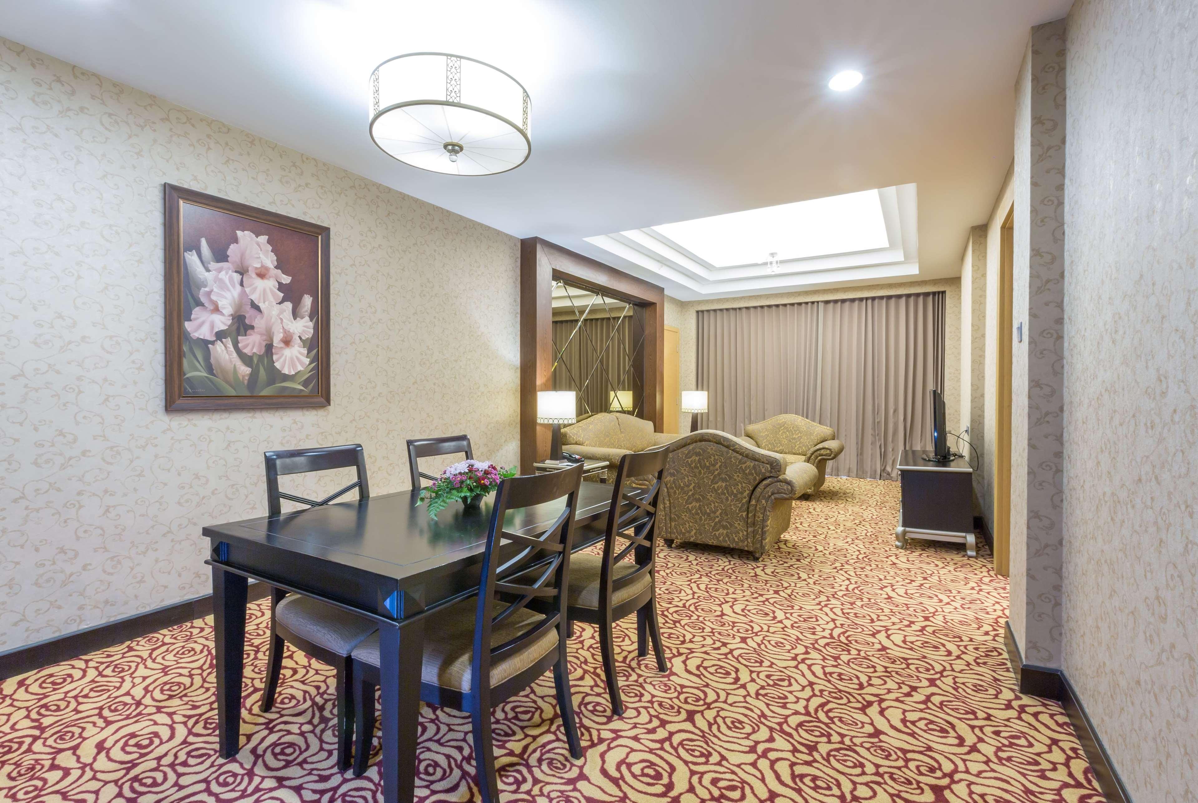 Hotel Wyndham Surabaya Exterior foto