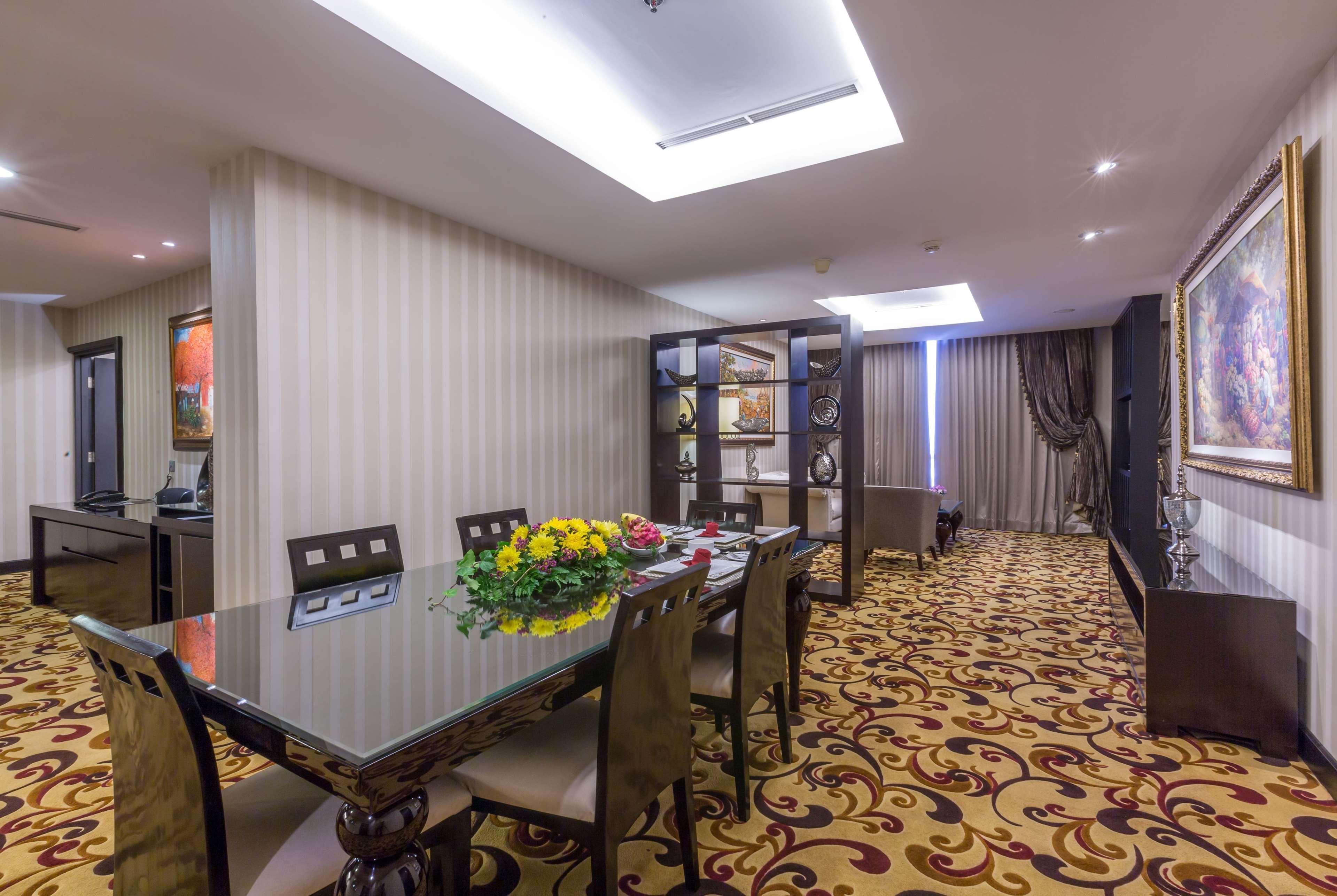 Hotel Wyndham Surabaya Exterior foto