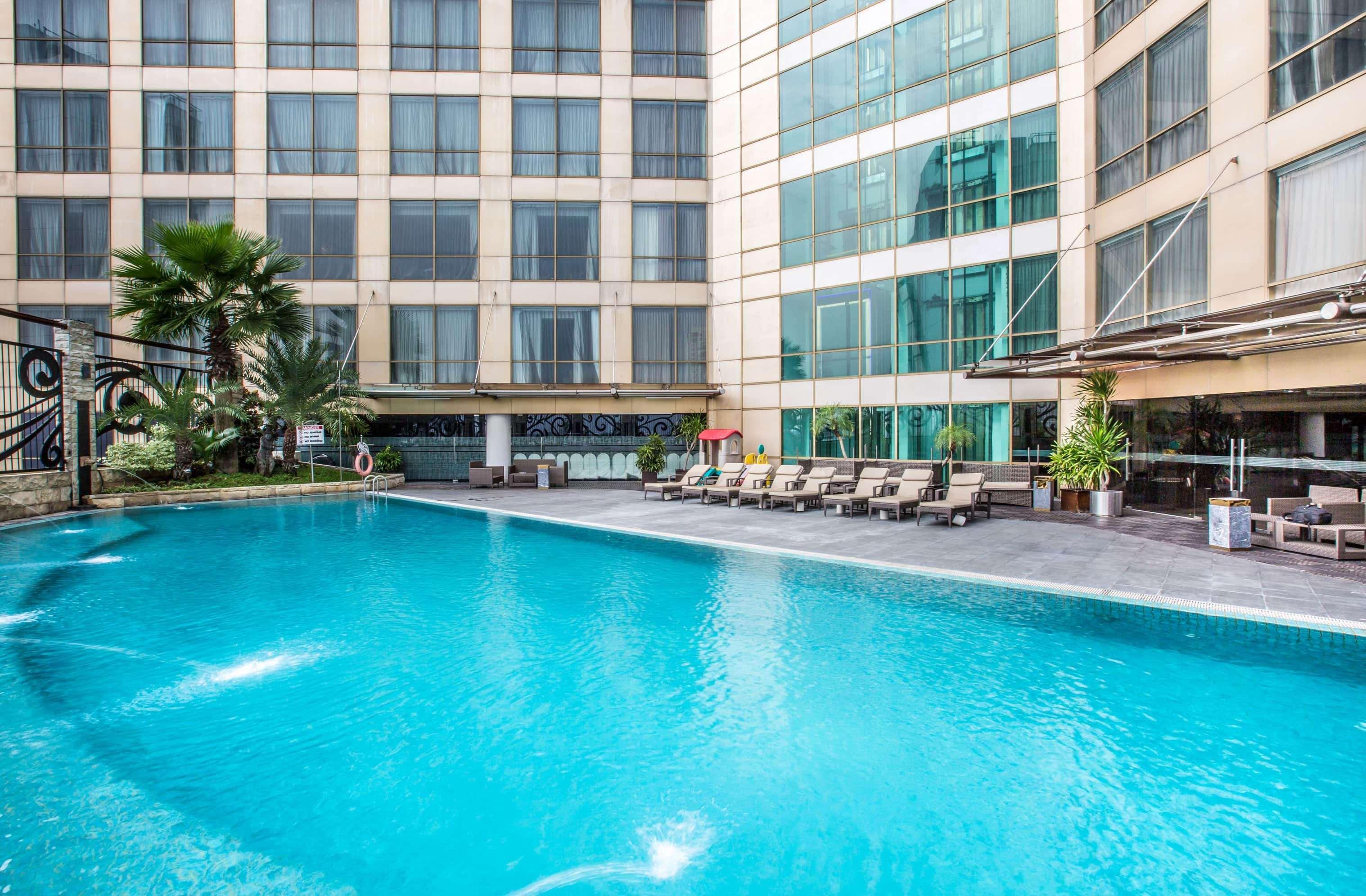 Hotel Wyndham Surabaya Exterior foto