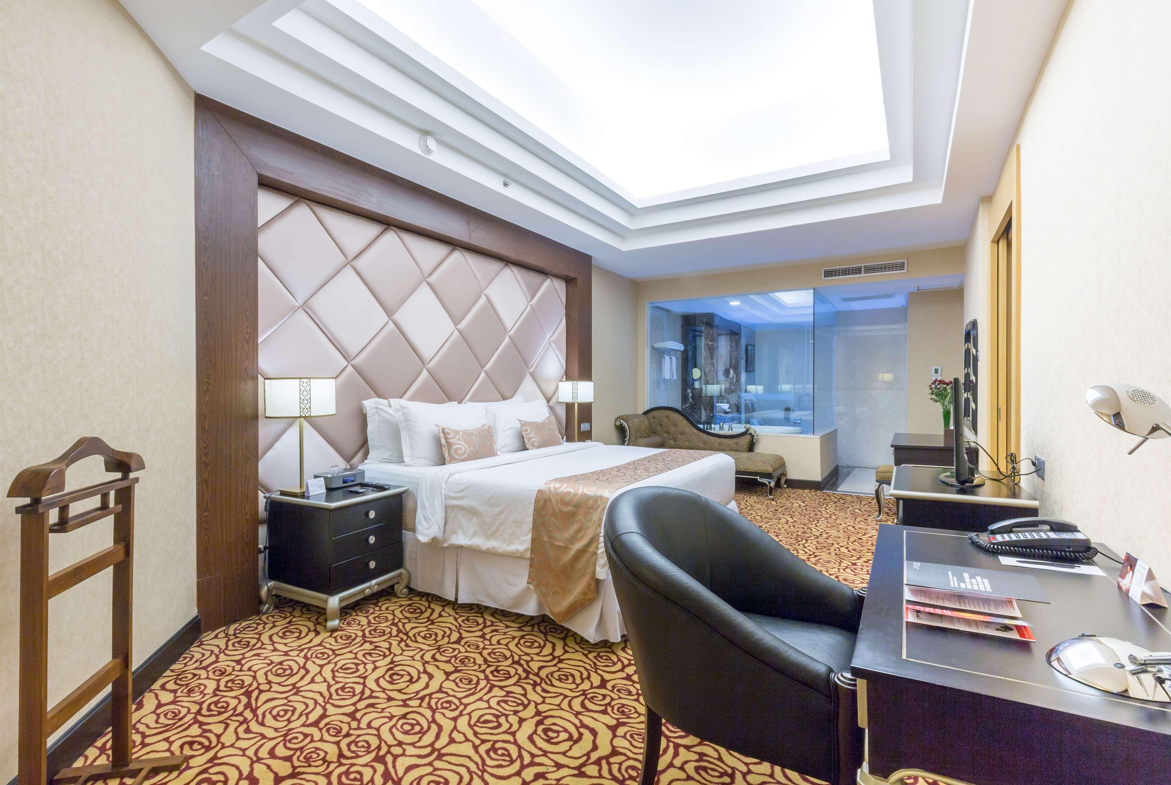 Hotel Wyndham Surabaya Exterior foto