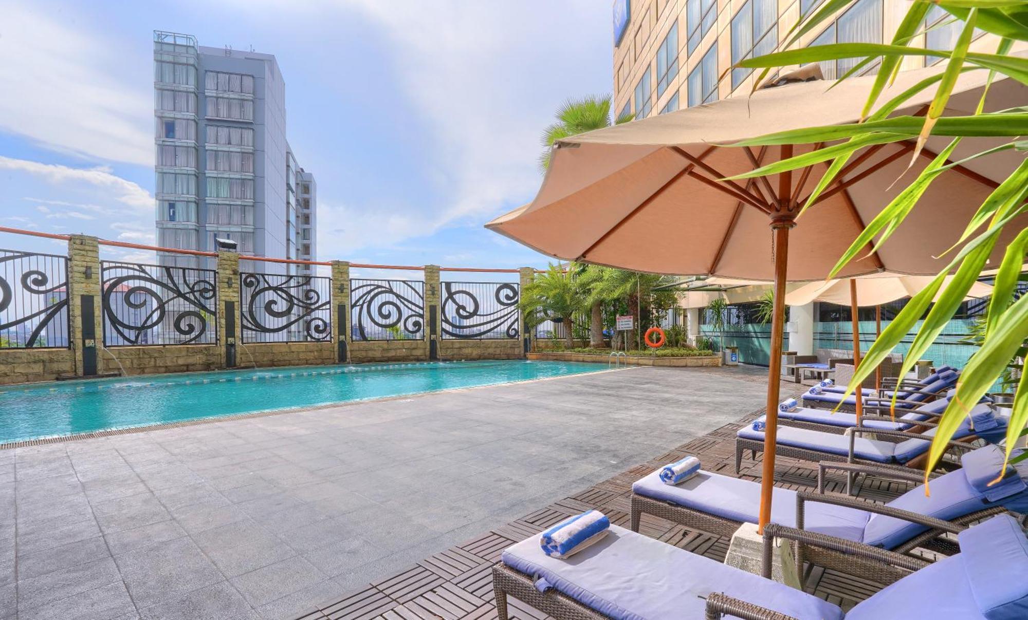Hotel Wyndham Surabaya Exterior foto