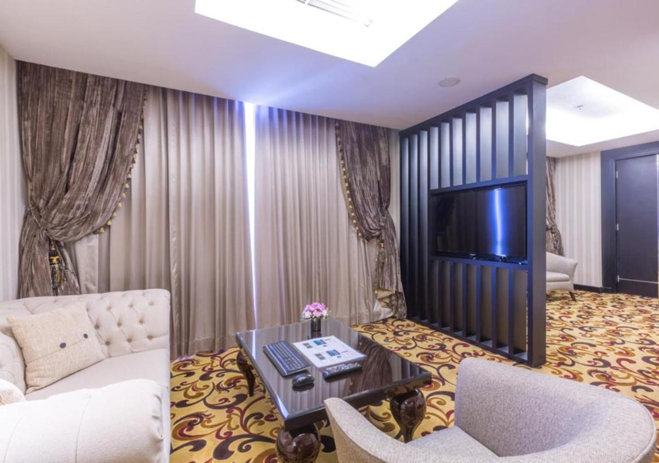 Hotel Wyndham Surabaya Exterior foto