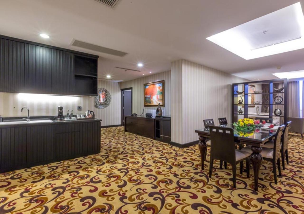 Hotel Wyndham Surabaya Exterior foto